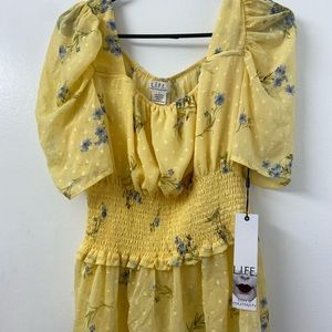 Cute yellow blouse💛